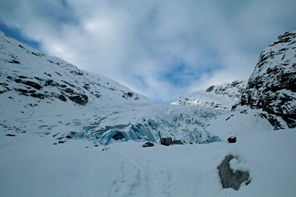glacier nigardsbreen chillup view