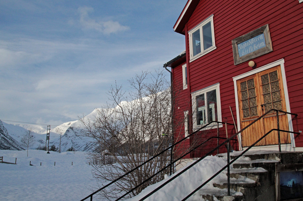 ice climbing lodge 09
